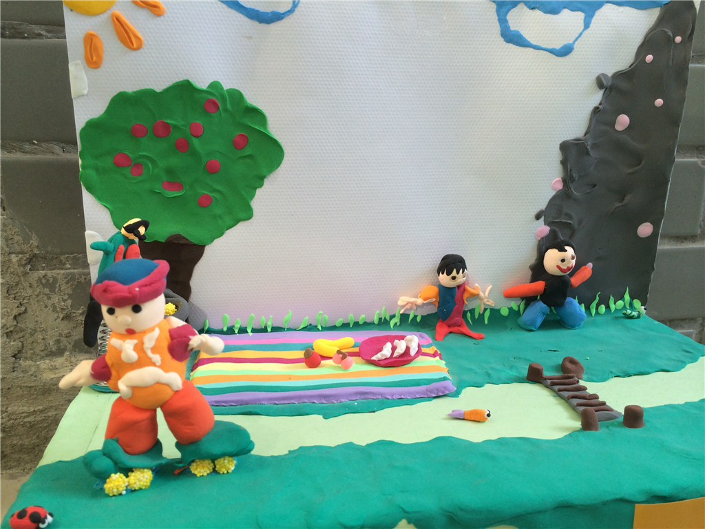 小朋友爱护环境，郊游也不例外哦！